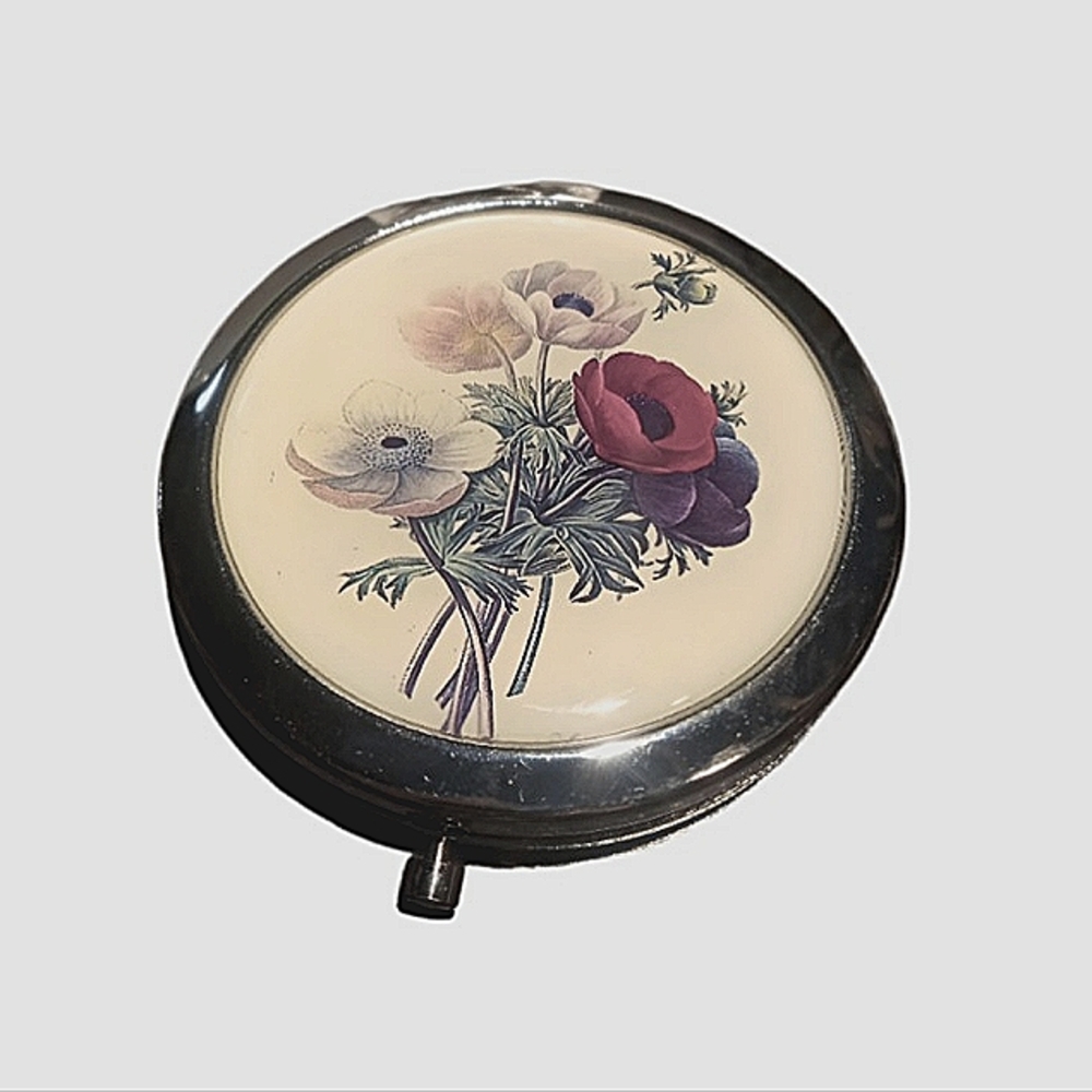 Vintage Mirrored Makeup Compact